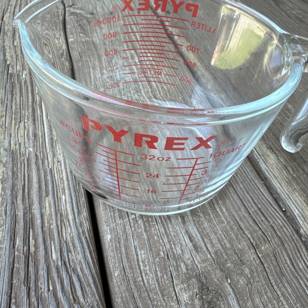 Vintage PYREX 532 1 Quart Glass Measuring Cup Red Lettering Corning USA